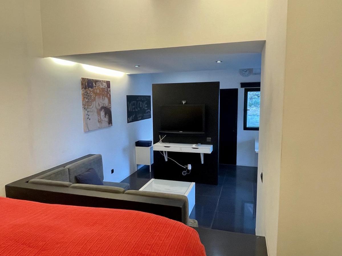 Sea Breeze Studios Porto da Cruz Kültér fotó