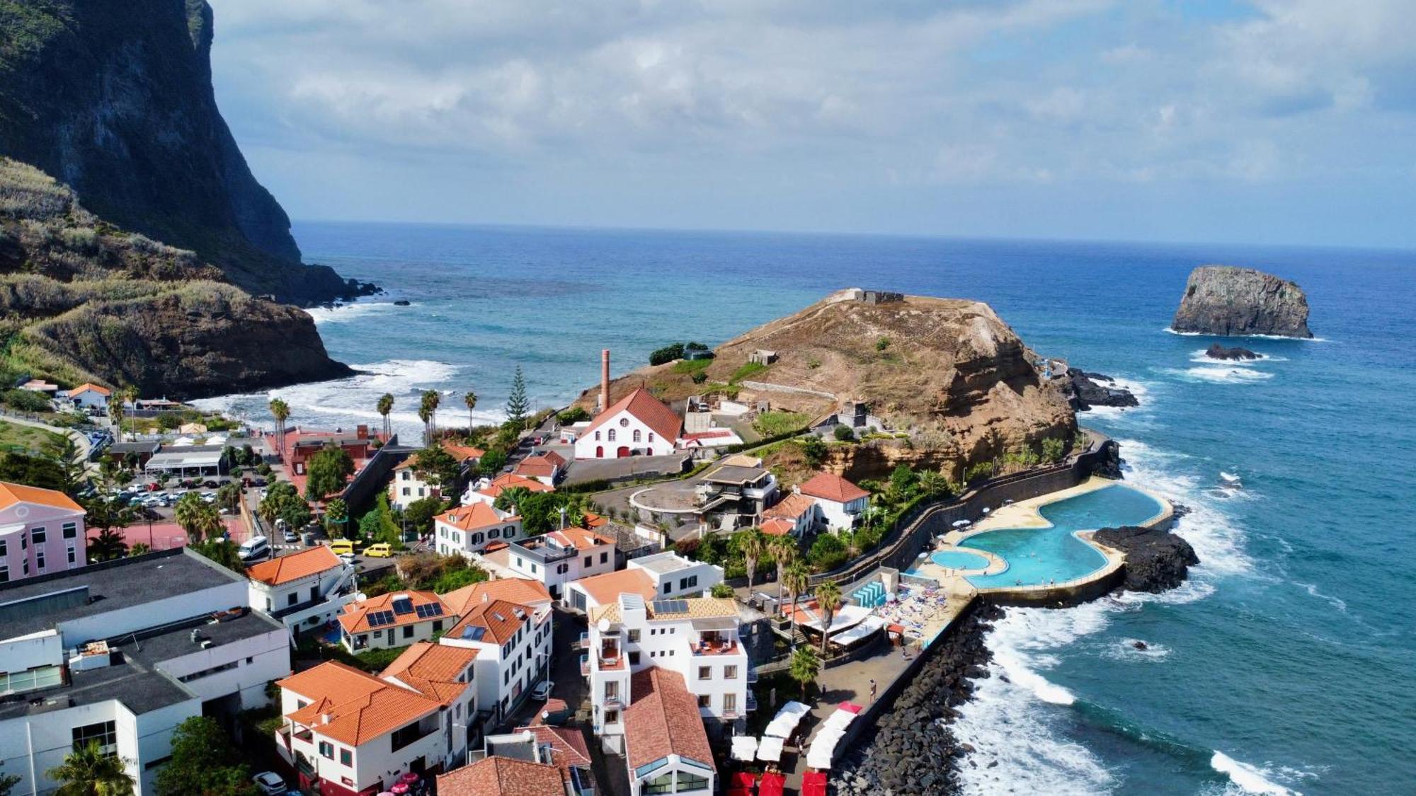 Sea Breeze Studios Porto da Cruz Kültér fotó